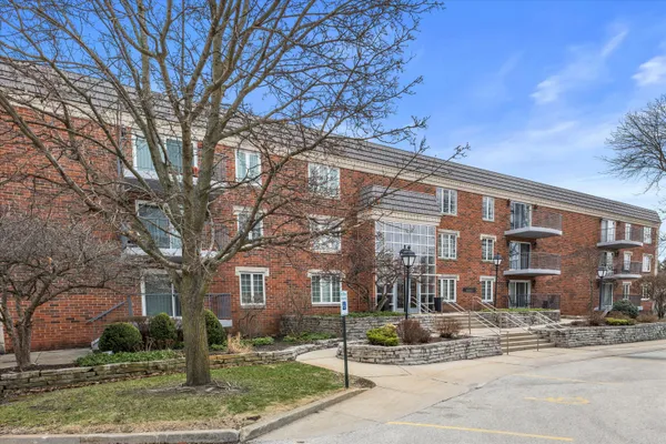 $300,000 | 13335 Watertown Plank Road, Unit 105, Elm Grove, WI 53122