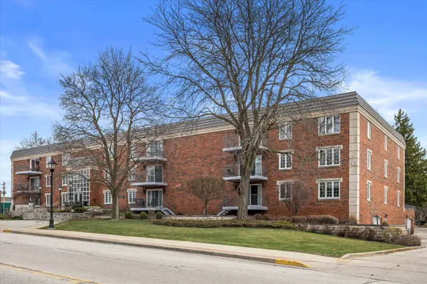 $300,000 | 13335 Watertown Plank Road, Unit 105, Elm Grove, WI 53122
