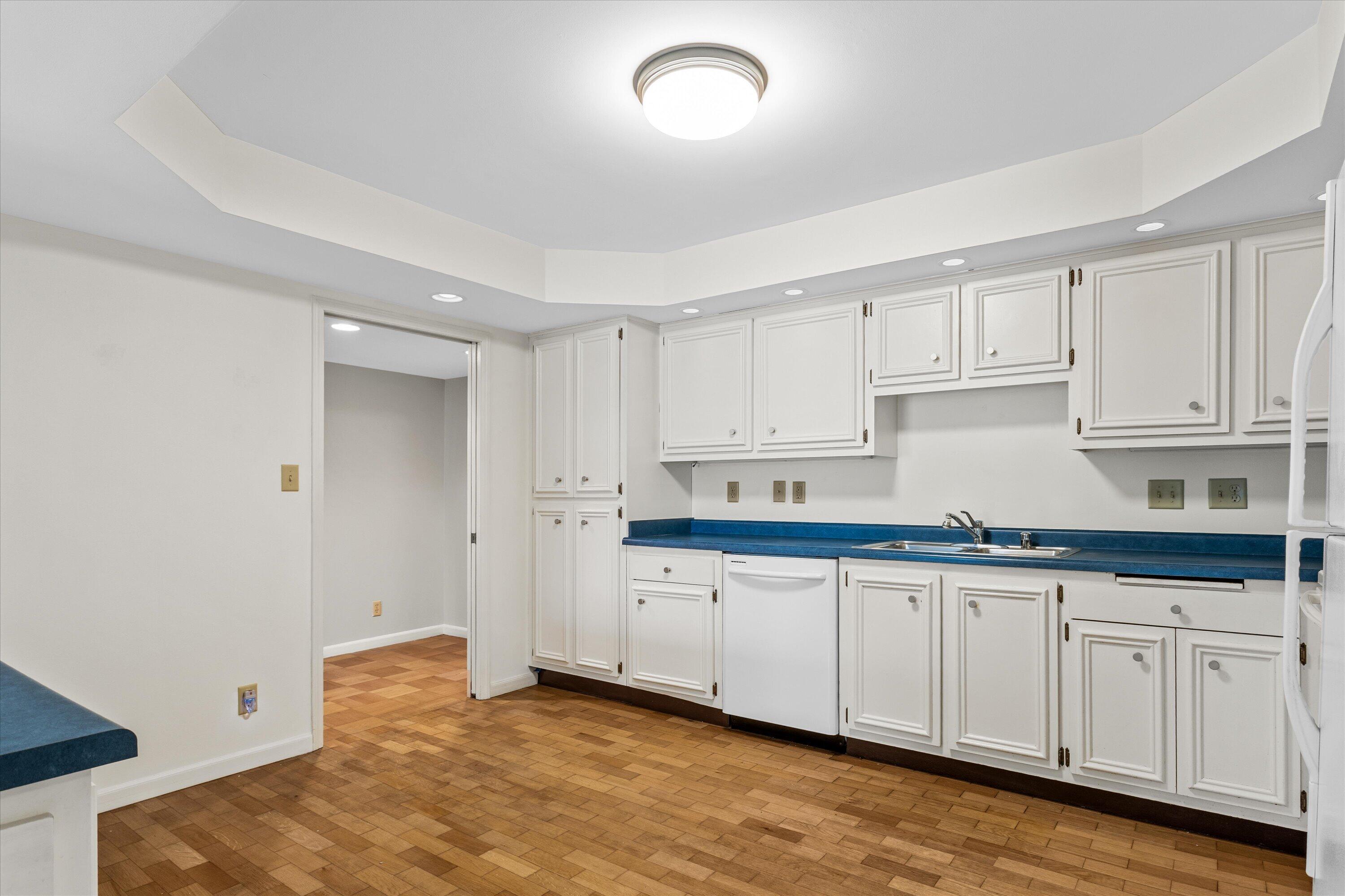 13335 Watertown Plank Road, Unit 105 Elm Grove, WI 53122 - Photo 4 of 37 kitchen