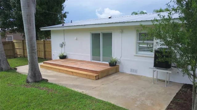 $299,900 | 213 West McKenzie Street, Punta Gorda, FL 33950