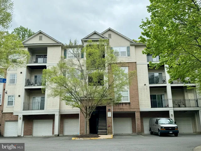 $2,700 | 12140 Garden Grove Circle, Unit 203, Fairfax, VA 22030