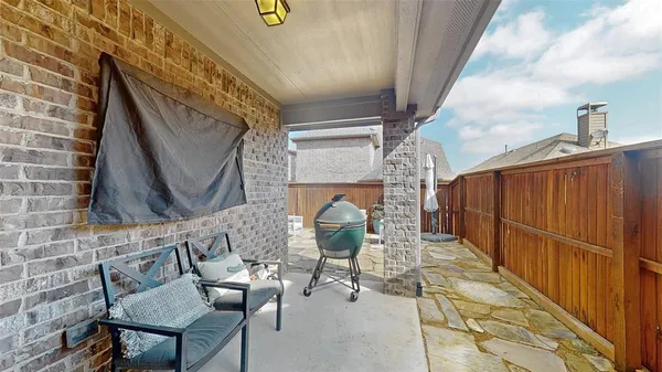 $435,000 | 421 Catherine Lane, Lantana, TX 76226