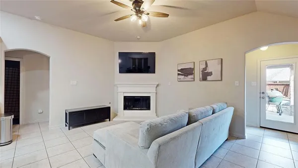 $435,000 | 421 Catherine Lane, Lantana, TX 76226