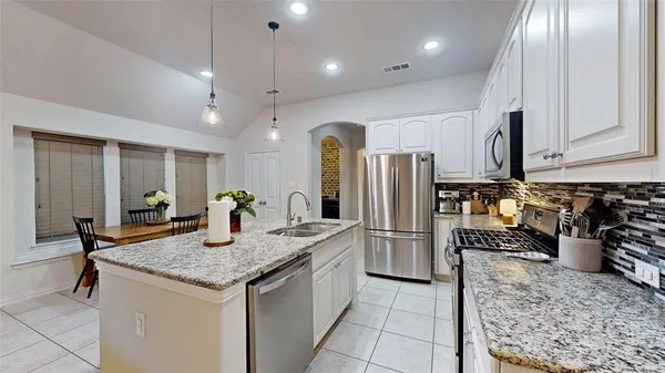 $435,000 | 421 Catherine Lane, Lantana, TX 76226