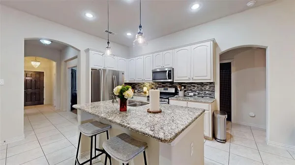 $435,000 | 421 Catherine Lane, Lantana, TX 76226