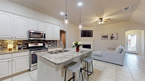 $435,000 | 421 Catherine Lane, Lantana, TX 76226