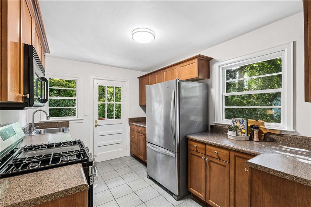765 Iris Terrace Decatur, GA 30033 - Photo 8 of 17 Gallery Image 8