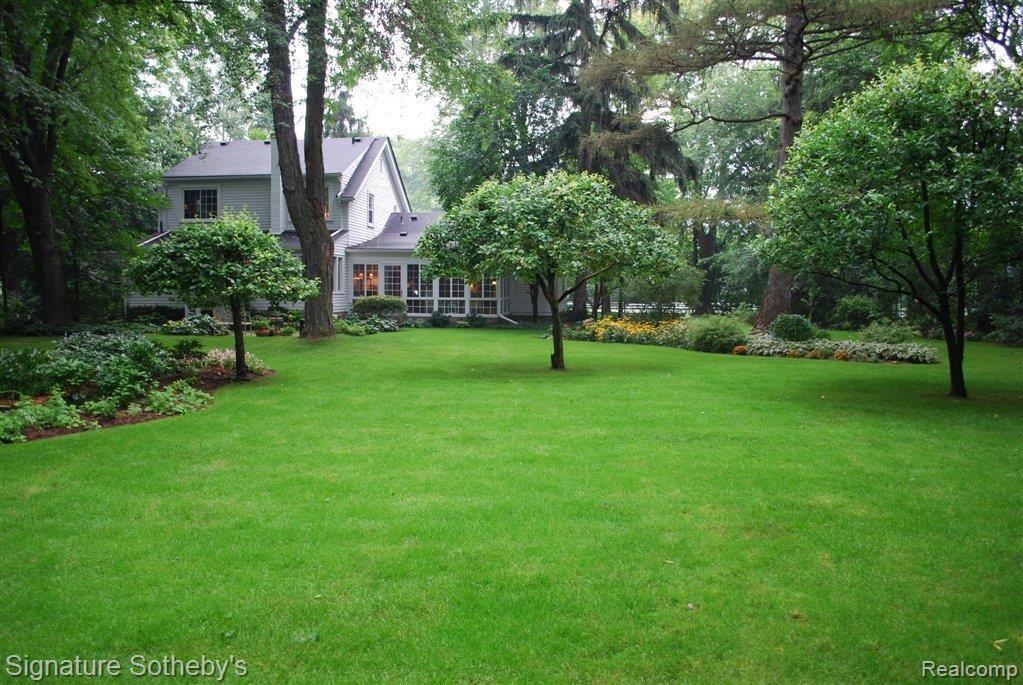 19661 Beverly Road Franklin, MI 48025 - Photo 35 of 36 Rear View.JPG