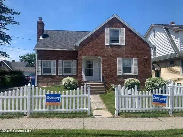 $1,225 | 104 Thornton Street, Unit 2, Albany, NY 12206