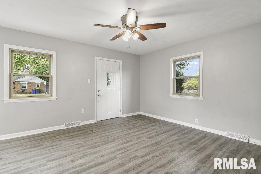 1827 Shady Crest Street Decatur, IL 62521 - Photo 2 of 26 Gallery Image 2
