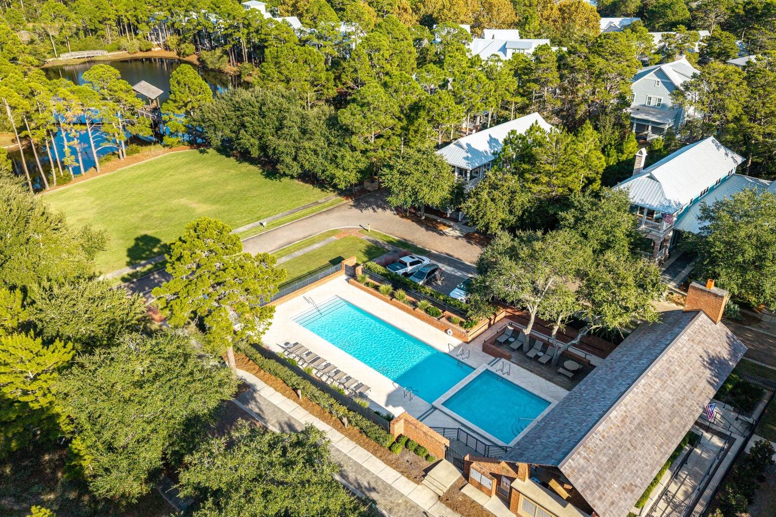 Forest Lakes_Aerial shot of pool