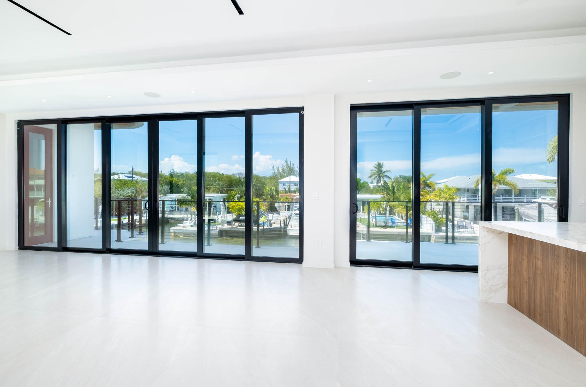 301 Buttonwood Circle, Unit A Key Largo, FL 33037 - Photo 22 of 65 Living room