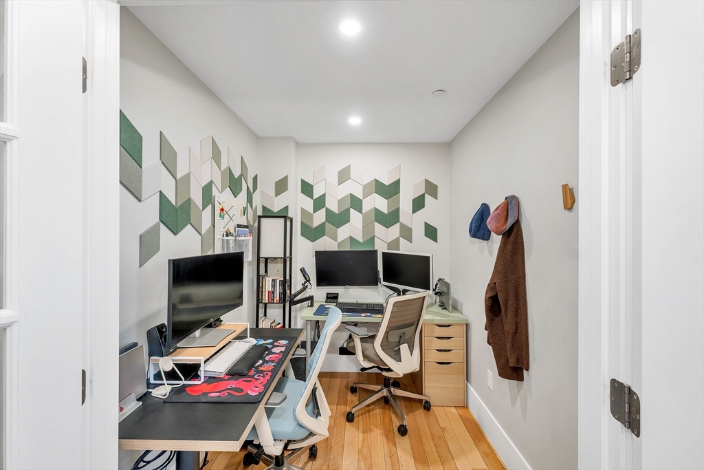 142 Main Street, Unit 2 Amesbury, MA 01913 - Photo 13 of 40
