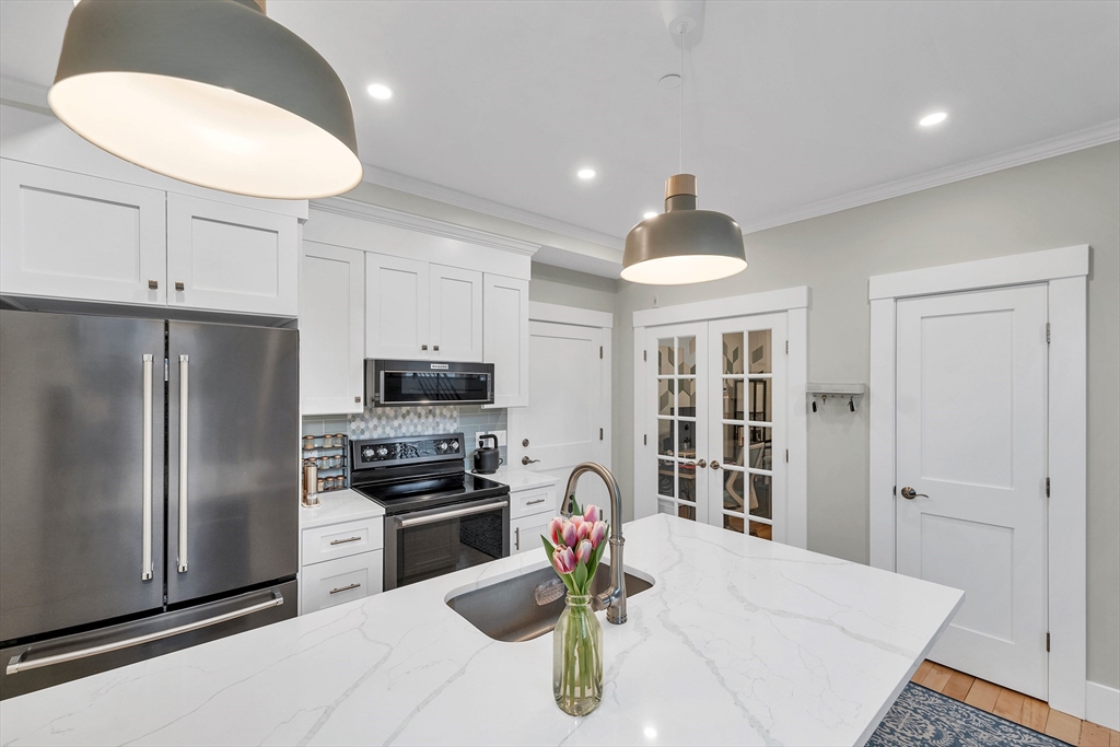 142 Main Street, Unit 2 Amesbury, MA 01913 - Photo 5 of 40