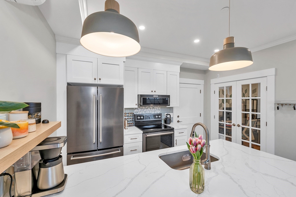 142 Main Street, Unit 2 Amesbury, MA 01913 - Photo 6 of 40