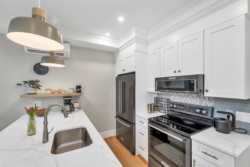 142 Main Street, Unit 2 Amesbury, MA 01913 - Photo 7 of 40