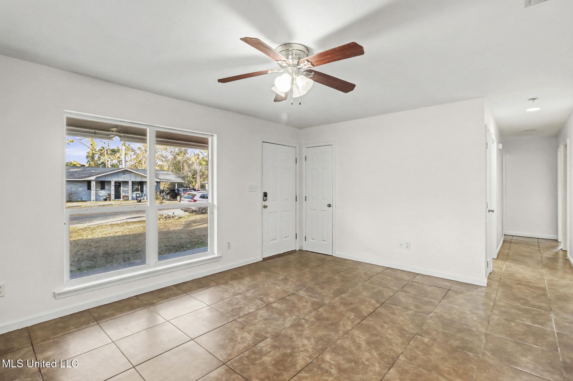 211 Palmyra Street Long Beach, MS 39560 - Photo 3 of 23 IMG_3037_web