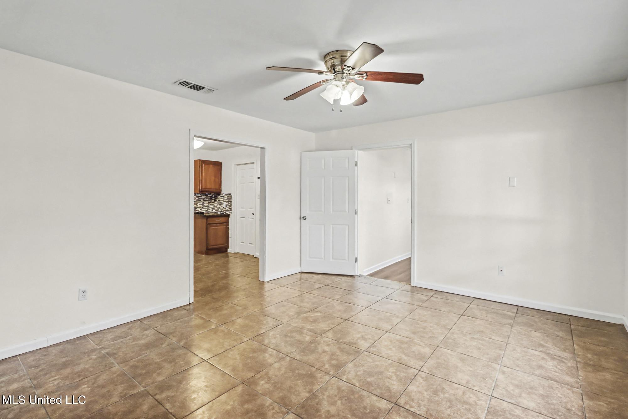 211 Palmyra Street Long Beach, MS 39560 - Photo 4 of 23 IMG_3029_web