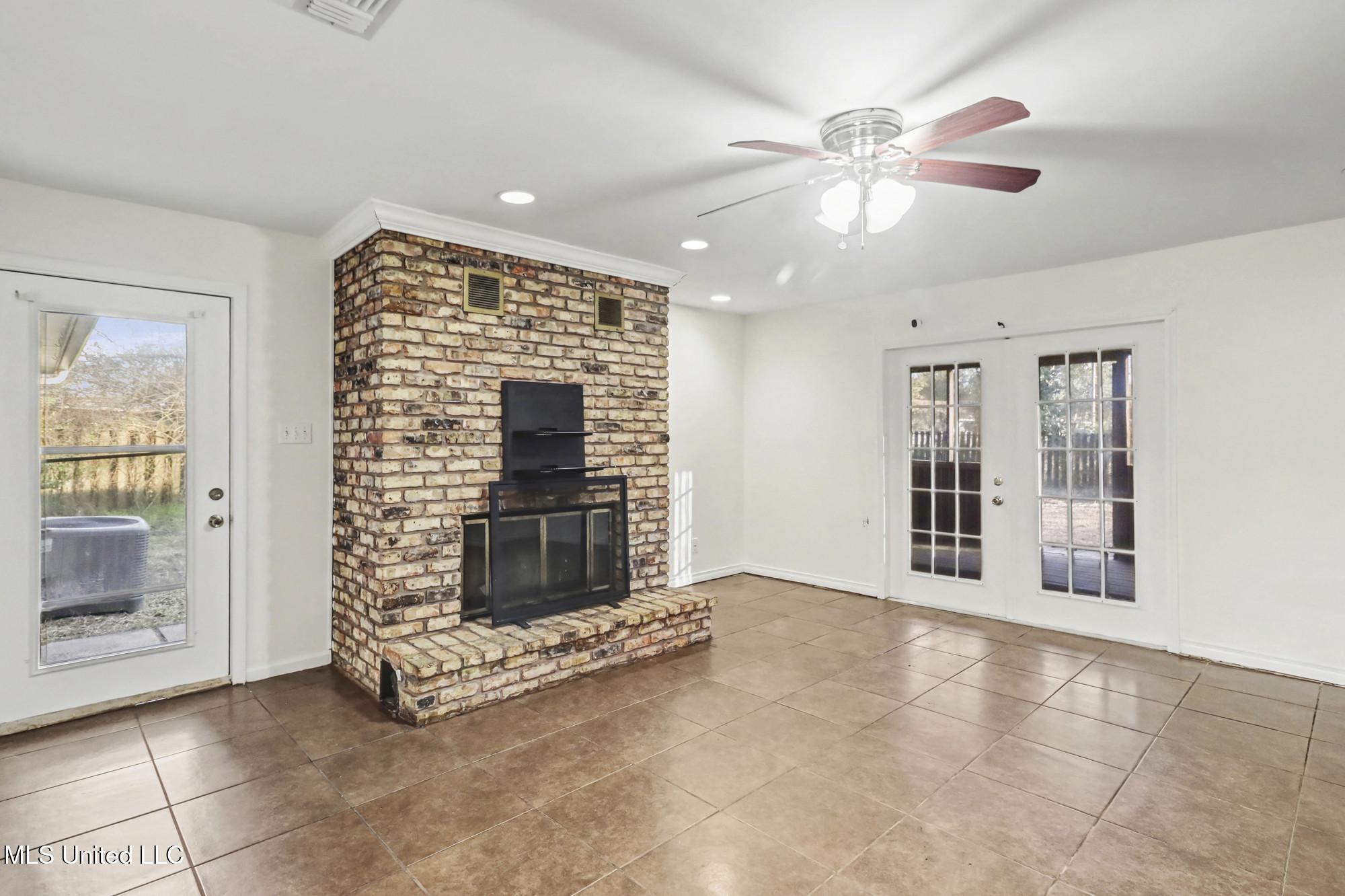 211 Palmyra Street Long Beach, MS 39560 - Photo 8 of 23 IMG_3055_web