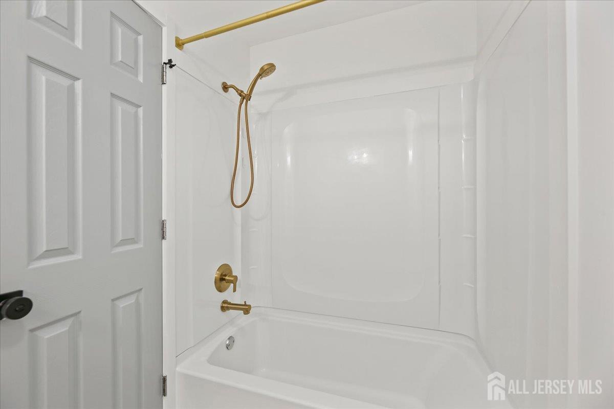 13 Lamont Court Sicklerville, NJ 08081 - Photo 19 of 25 a bathroom with a bath tub