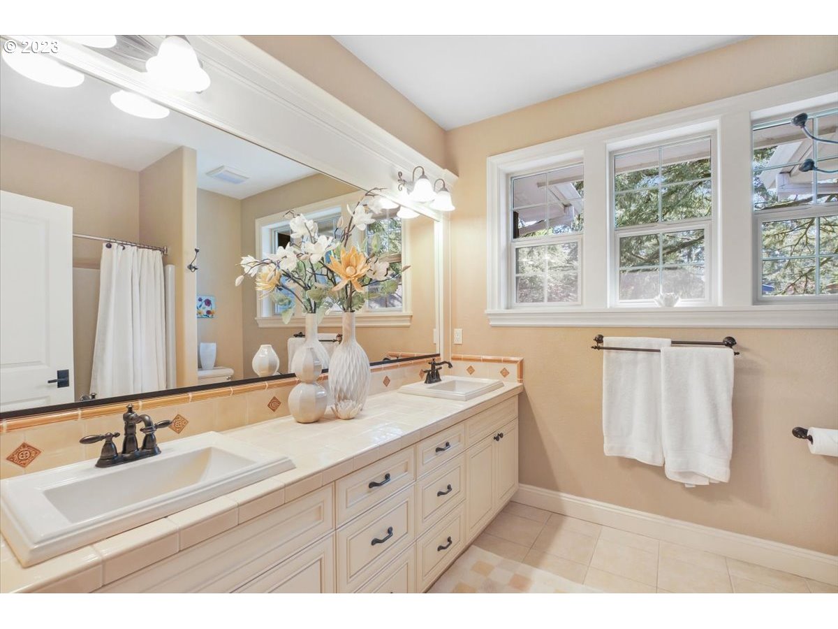 17269 Bryant Road Lake Oswego, OR 97035 - Photo 21 of 48 Gallery Image 21