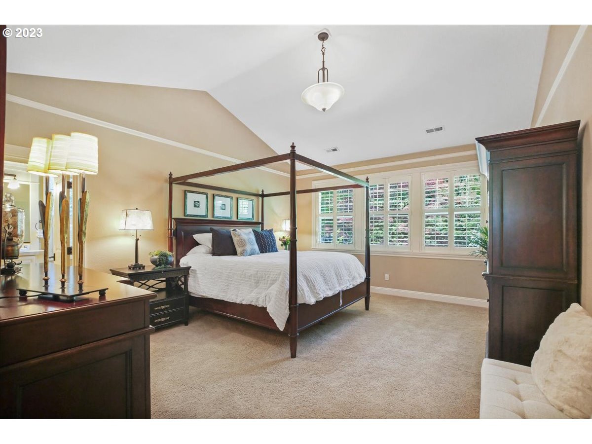 17269 Bryant Road Lake Oswego, OR 97035 - Photo 23 of 48 Gallery Image 23