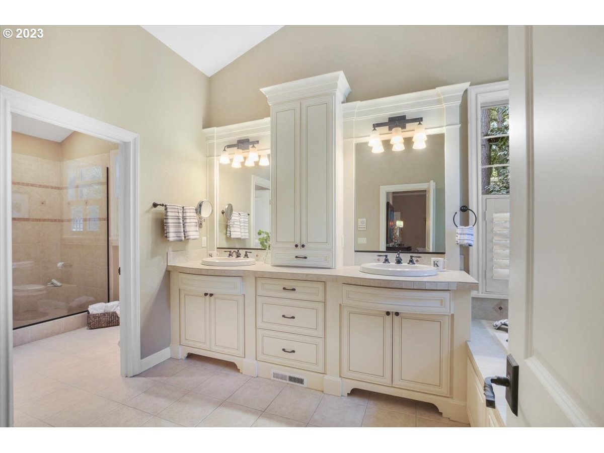 17269 Bryant Road Lake Oswego, OR 97035 - Photo 24 of 48 Gallery Image 24