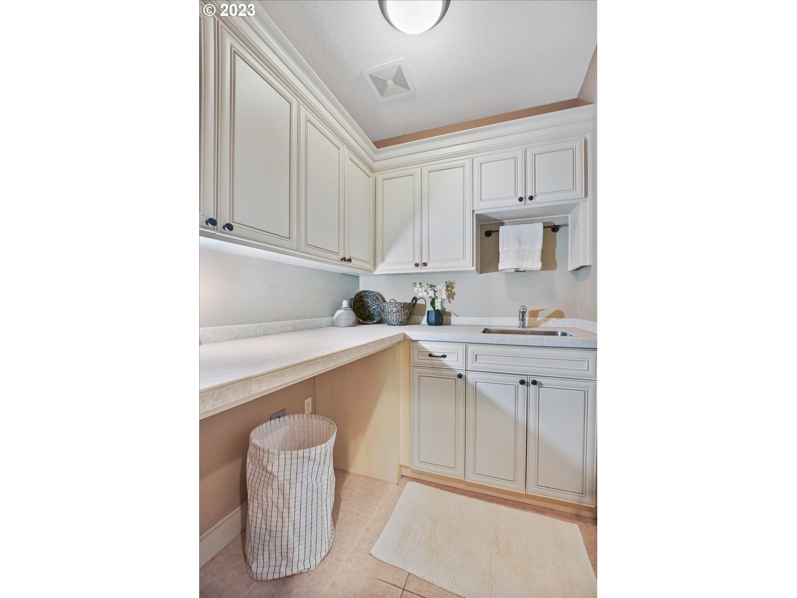 17269 Bryant Road Lake Oswego, OR 97035 - Photo 26 of 48 Gallery Image 26