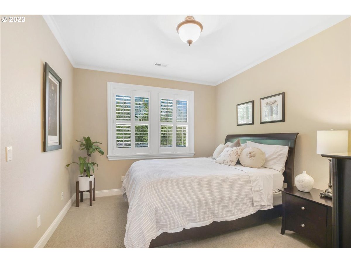 17269 Bryant Road Lake Oswego, OR 97035 - Photo 27 of 48 Gallery Image 27