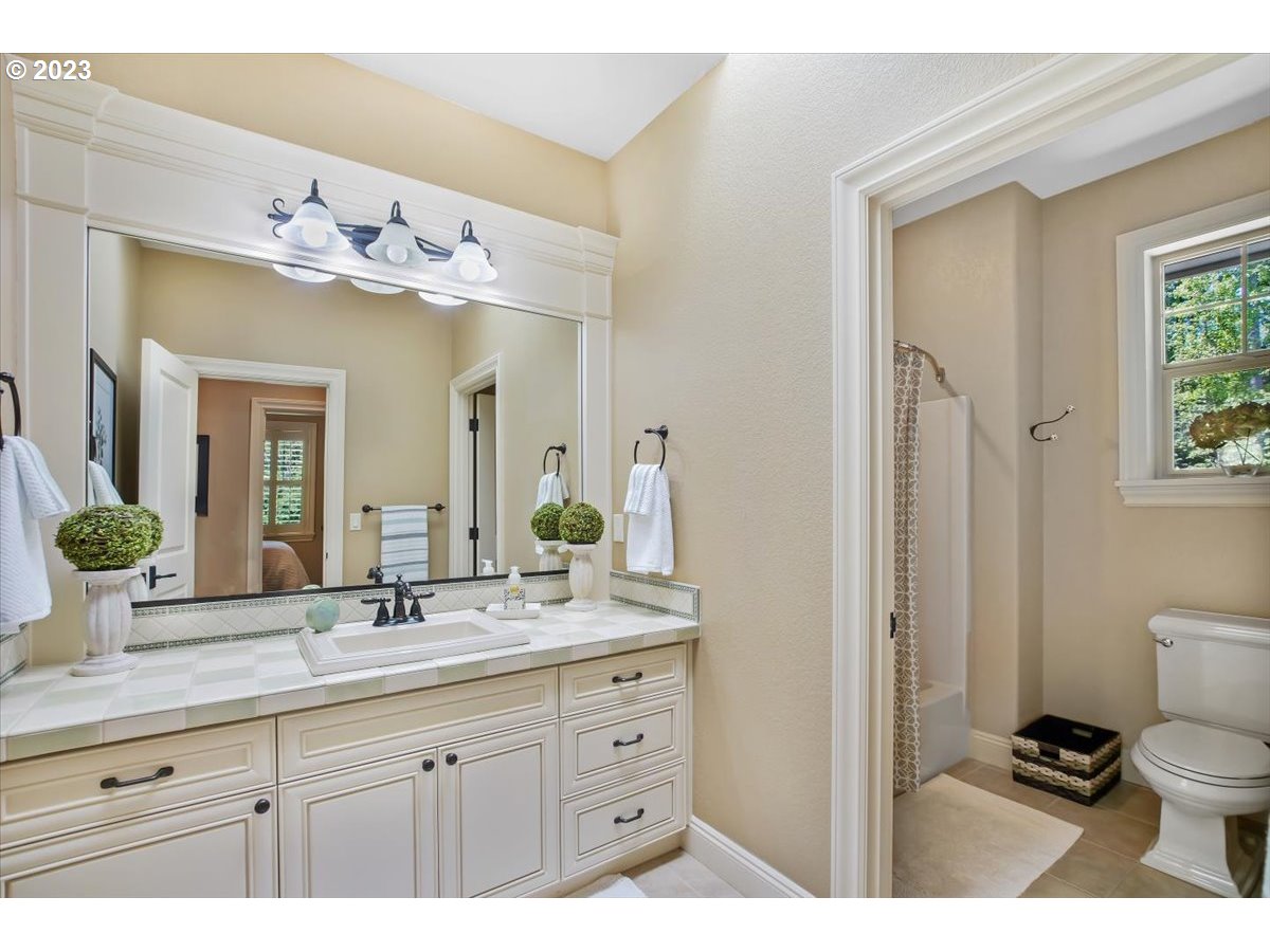 17269 Bryant Road Lake Oswego, OR 97035 - Photo 28 of 48 Gallery Image 28