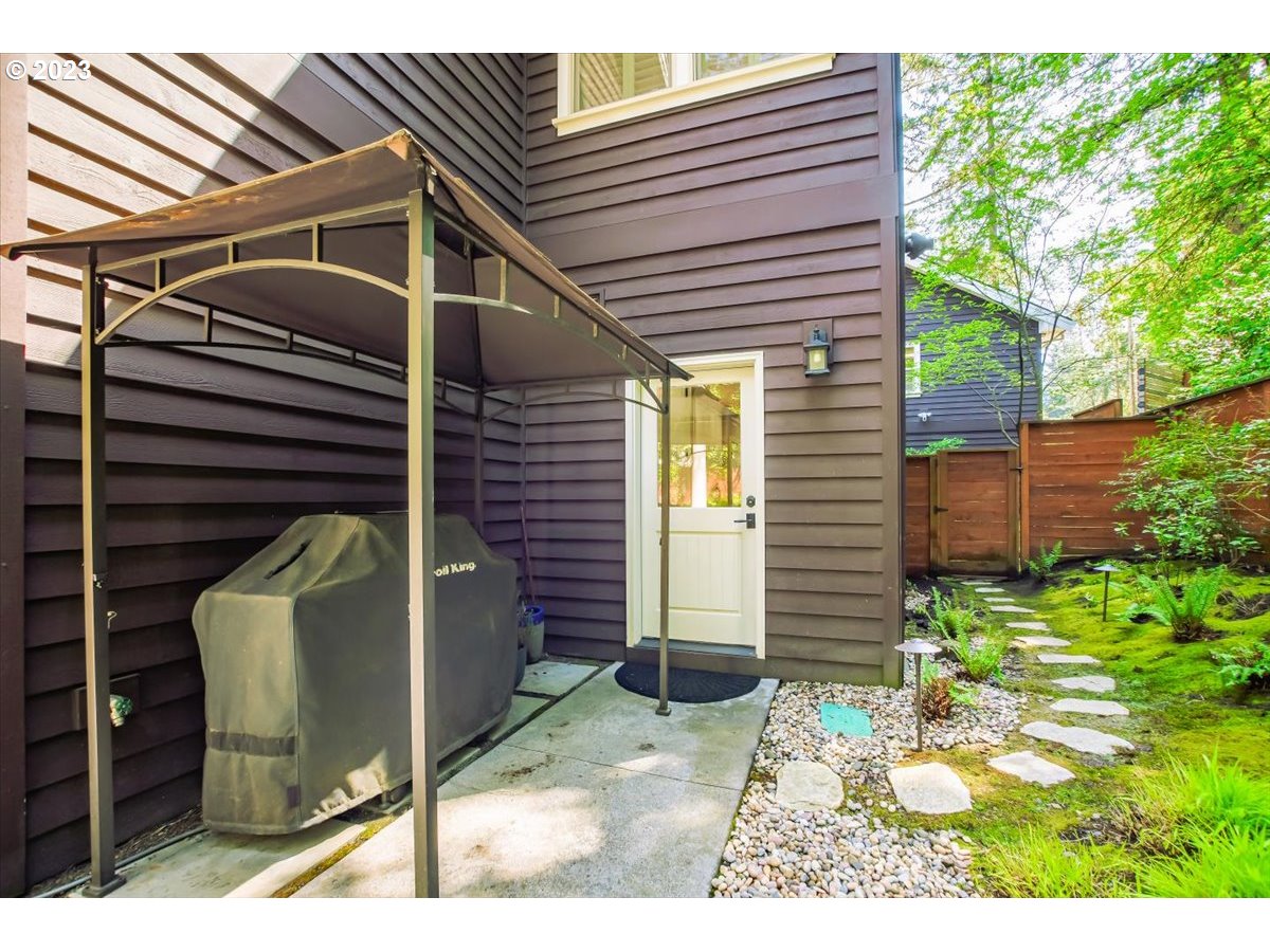 17269 Bryant Road Lake Oswego, OR 97035 - Photo 32 of 48 Gallery Image 32