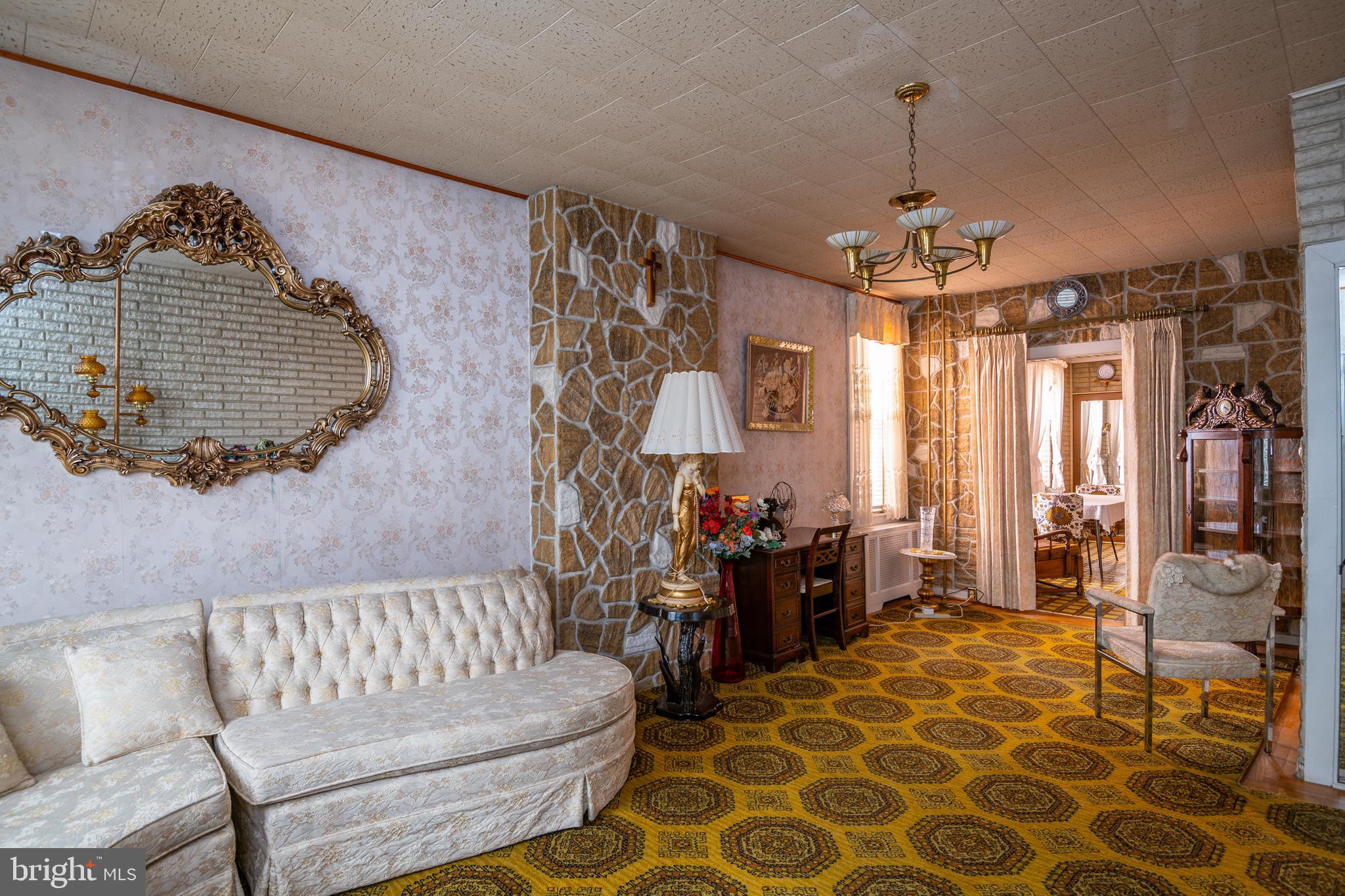 943 Spruce Street Reading, PA 19602 - Photo 3 of 22