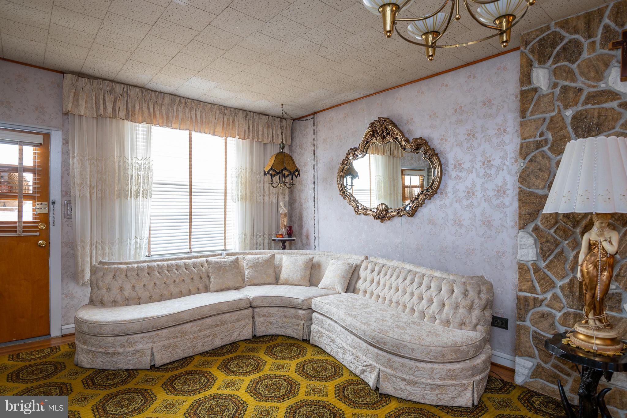 943 Spruce Street Reading, PA 19602 - Photo 4 of 22