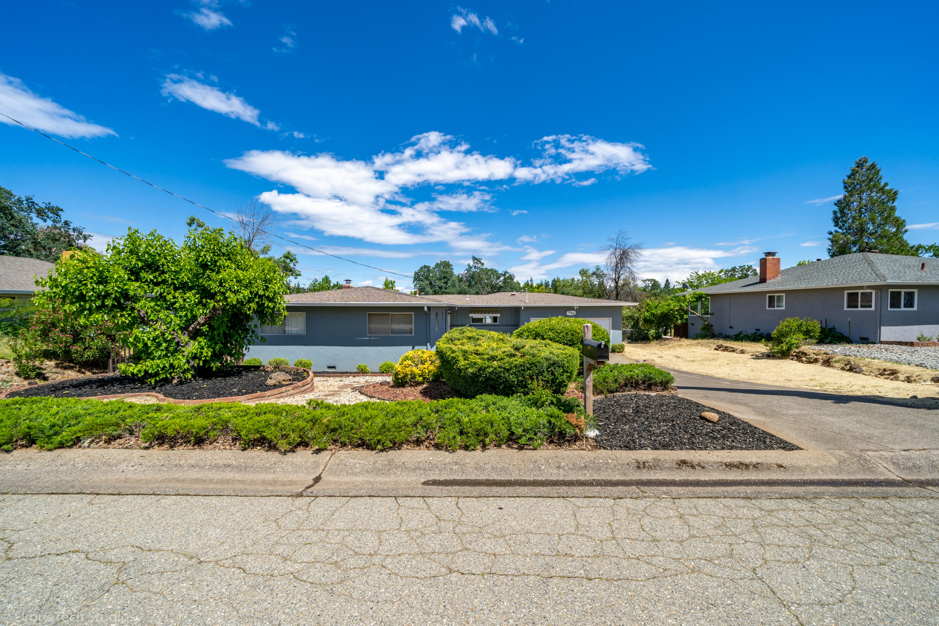 1703 Ridge Drive Redding, CA 96001 - Photo 4 of 49 1703 Ridge Dr-3
