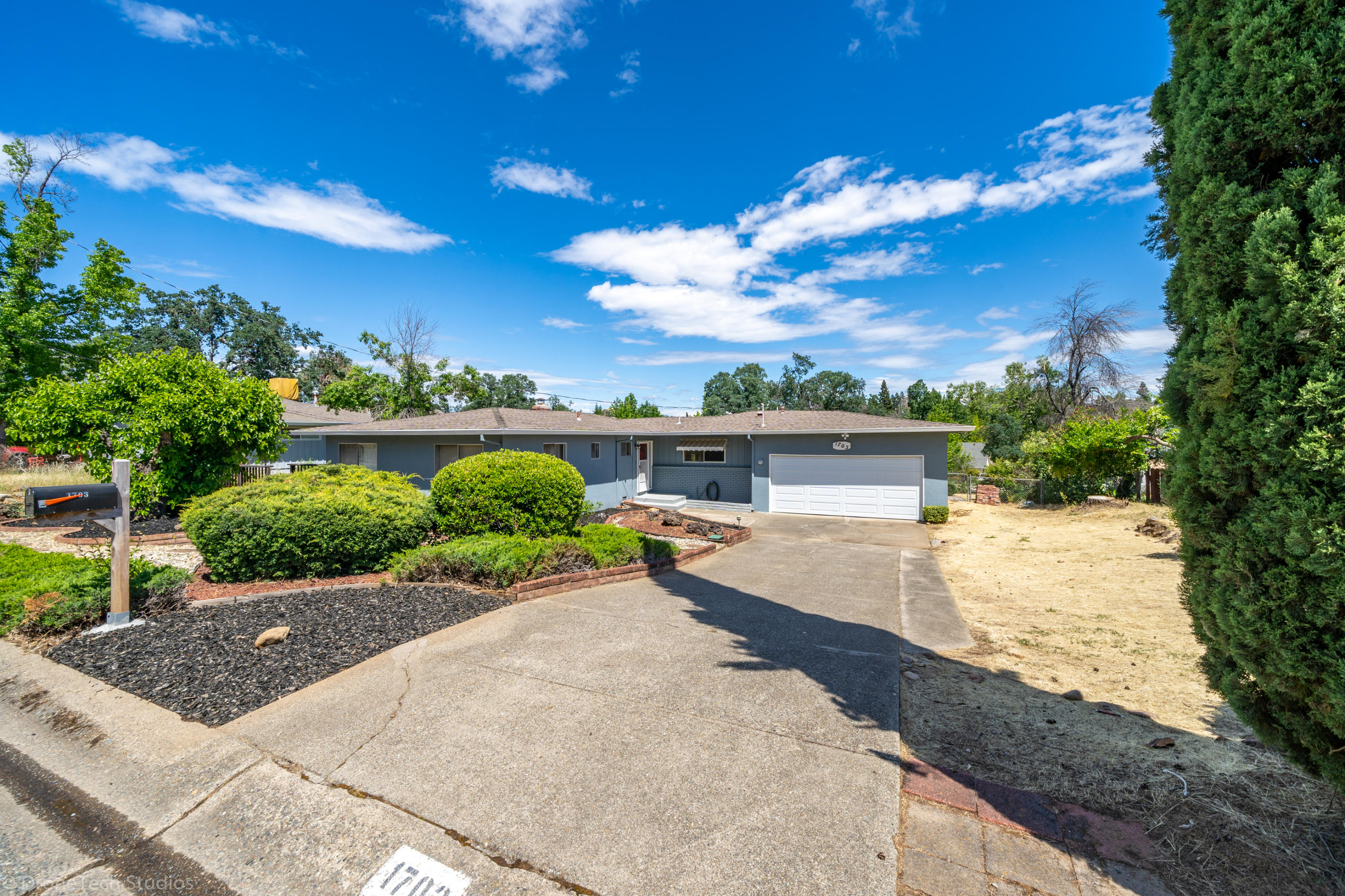 1703 Ridge Drive Redding, CA 96001 - Photo 5 of 49 1703 Ridge Dr-4