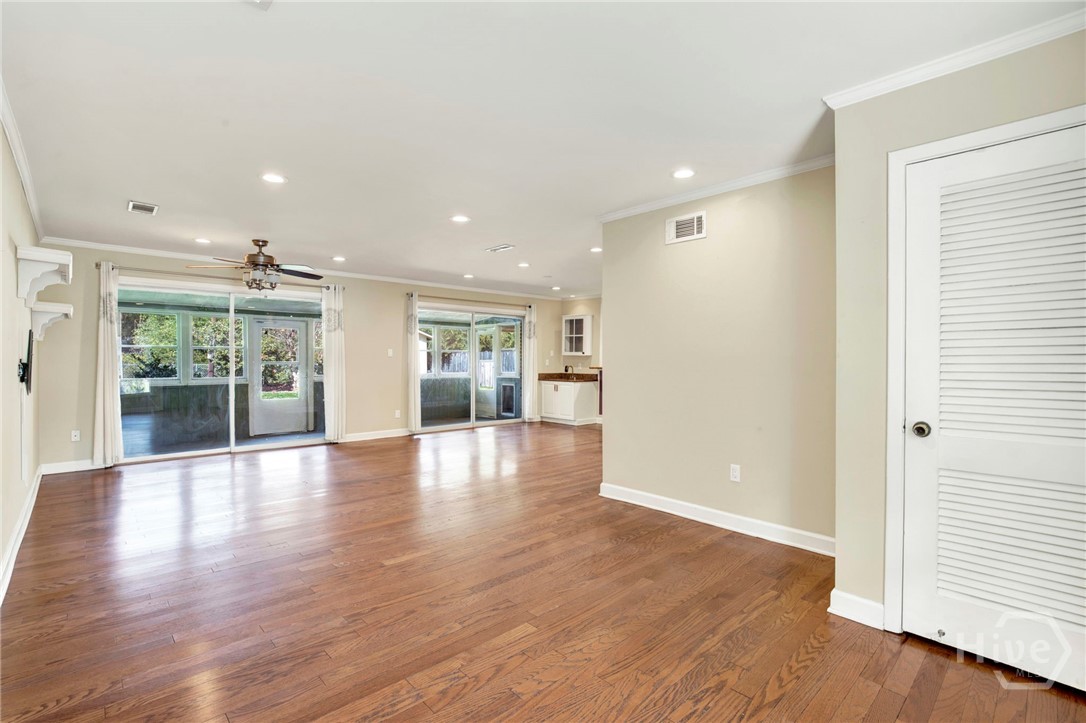 102 Jacquelyn Drive Savannah, GA 31406 - Photo 5 of 40 Living Room