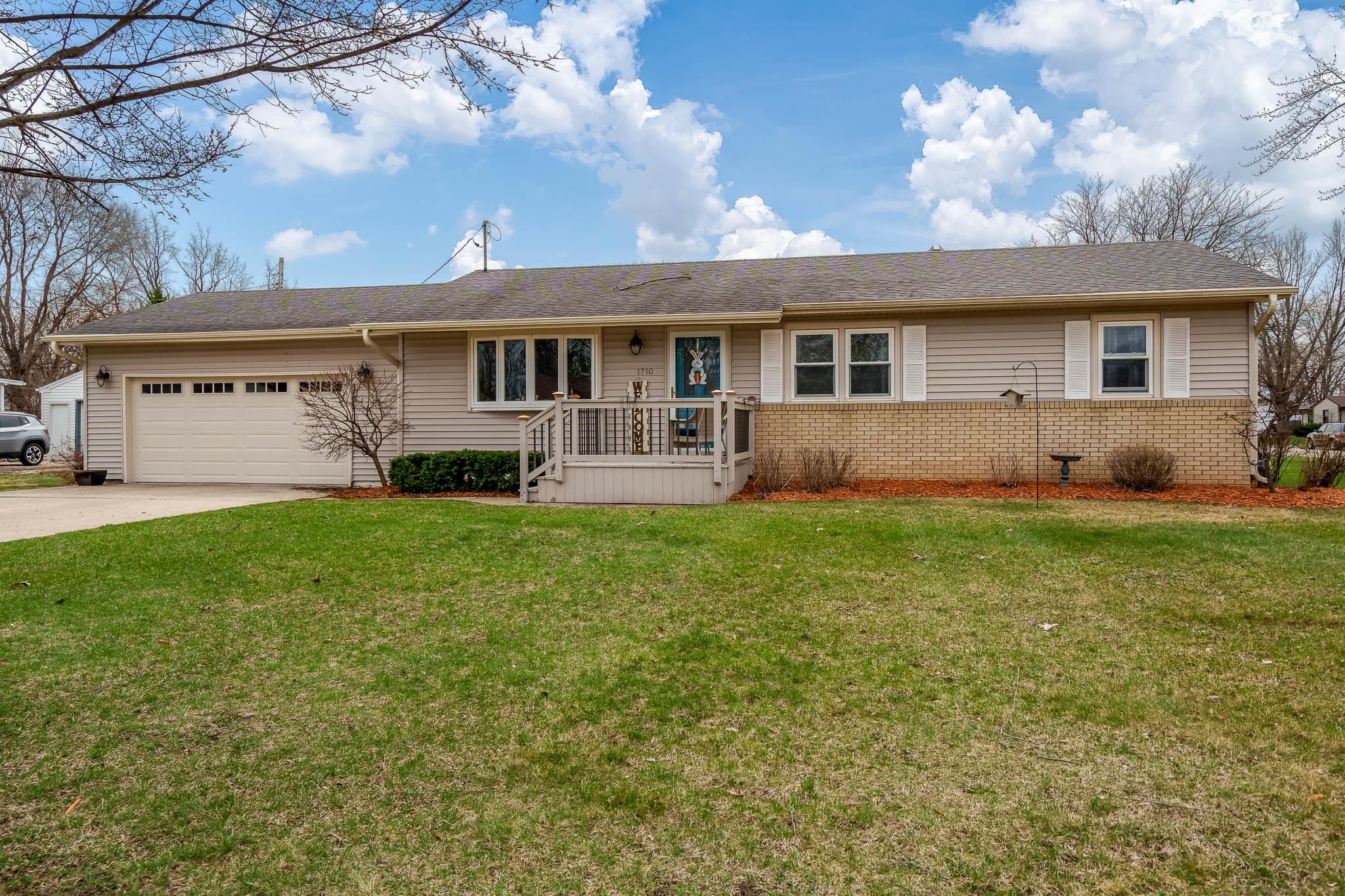 1710 Sumac Court Beloit, WI 53511 - Photo 2 of 44