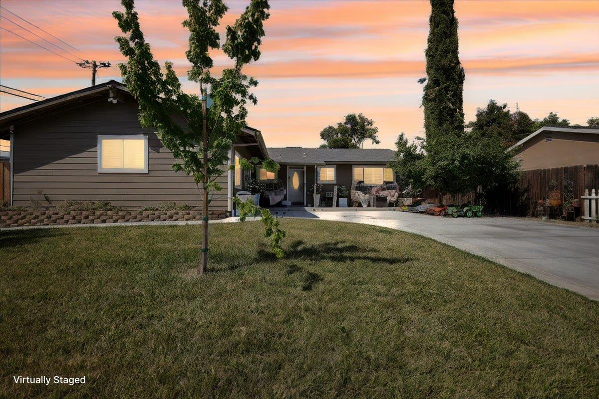 a view of a house with a yard