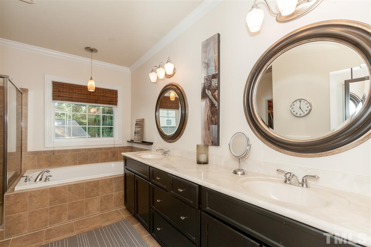 4315 Oakthorne Way Raleigh, NC 27613 - Photo 12 of 15