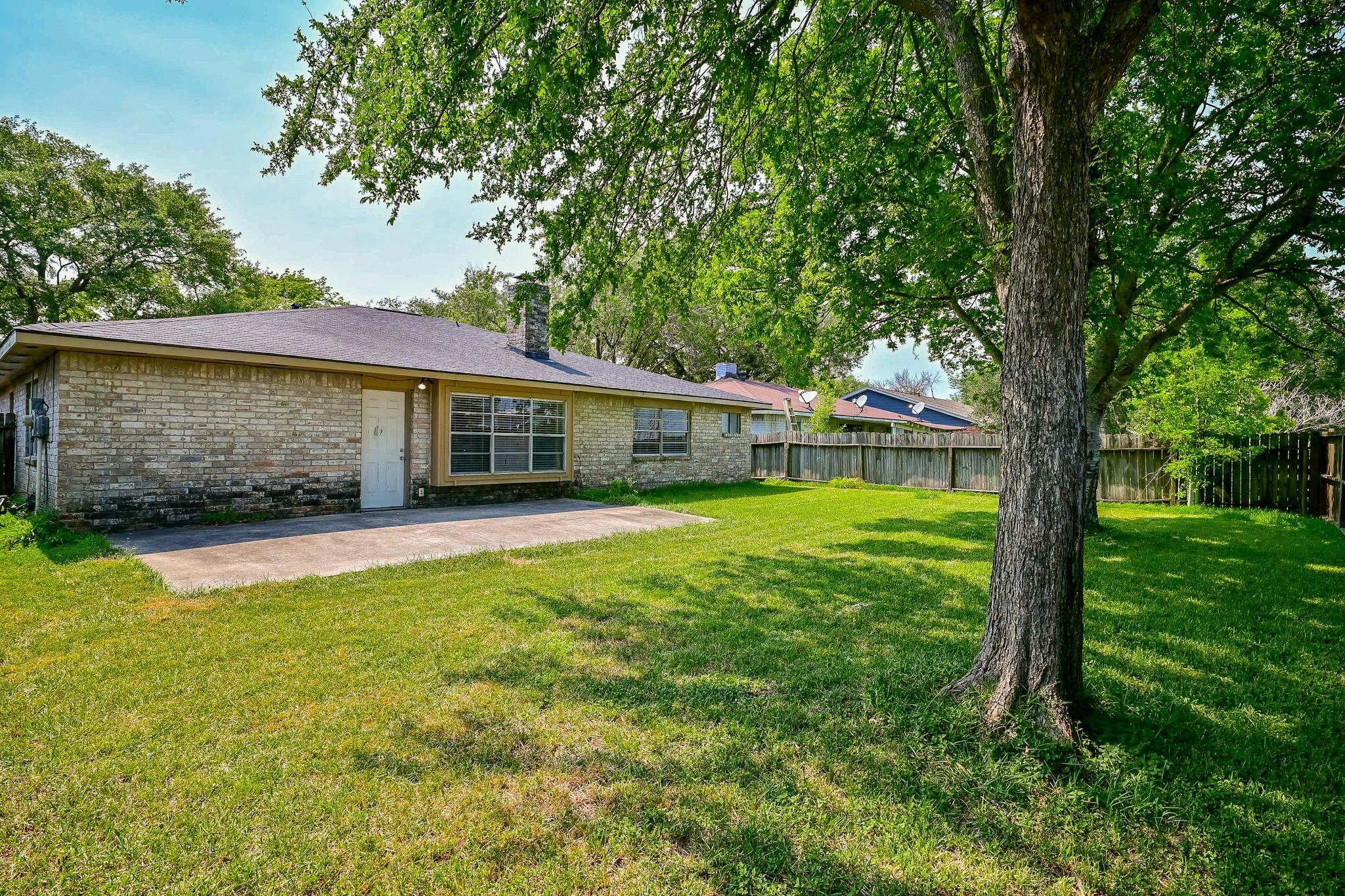 10019 Overview Drive Sugar Land, TX 77498 - Photo 29 of 30 a front view of a house with a garden