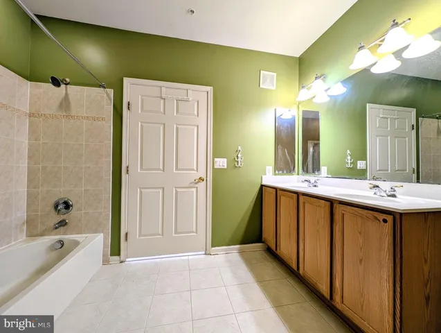 $2,400 | 6214 Westchester Park Drive, Unit 402F, College Park, MD 20740