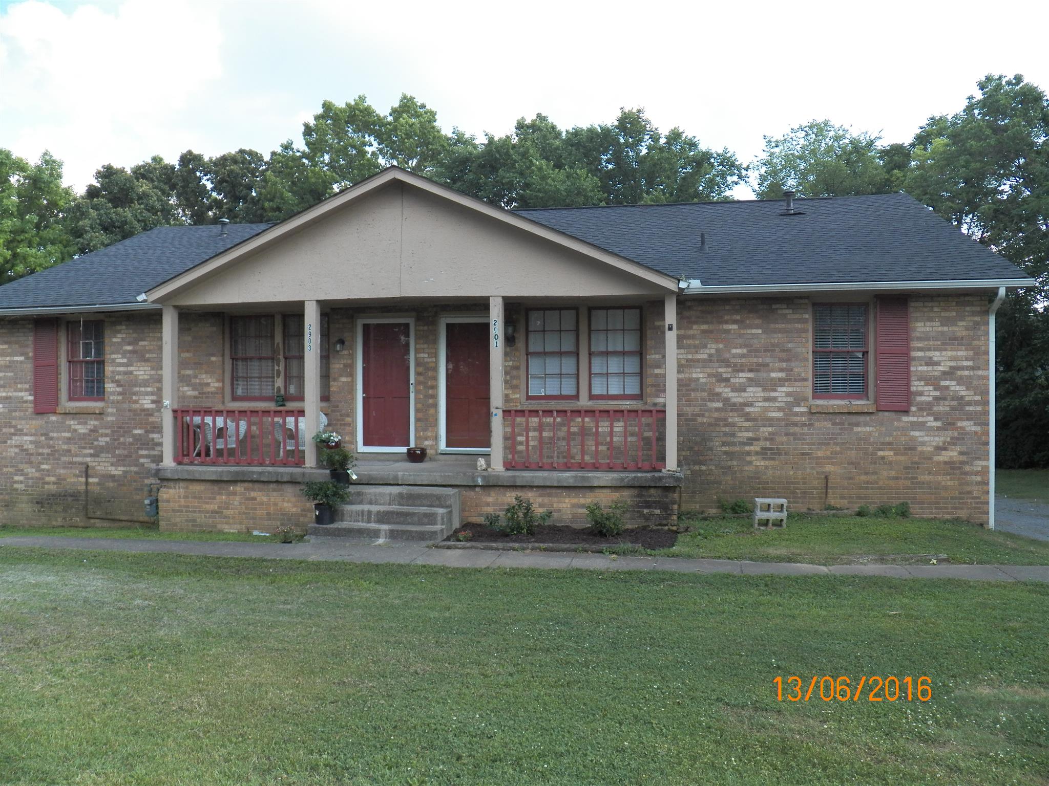 2901 Anderson Road Nashville, TN 37217 - Photo 1 of 20 a view of front of a house with a yard