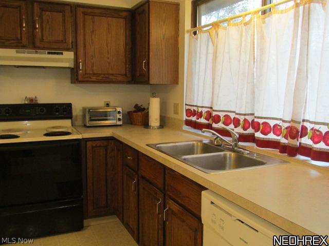 2860 Narrows Road Perry, OH 44081 - Photo 5 of 25 Big windows bring plenty of light into this large kitchen.