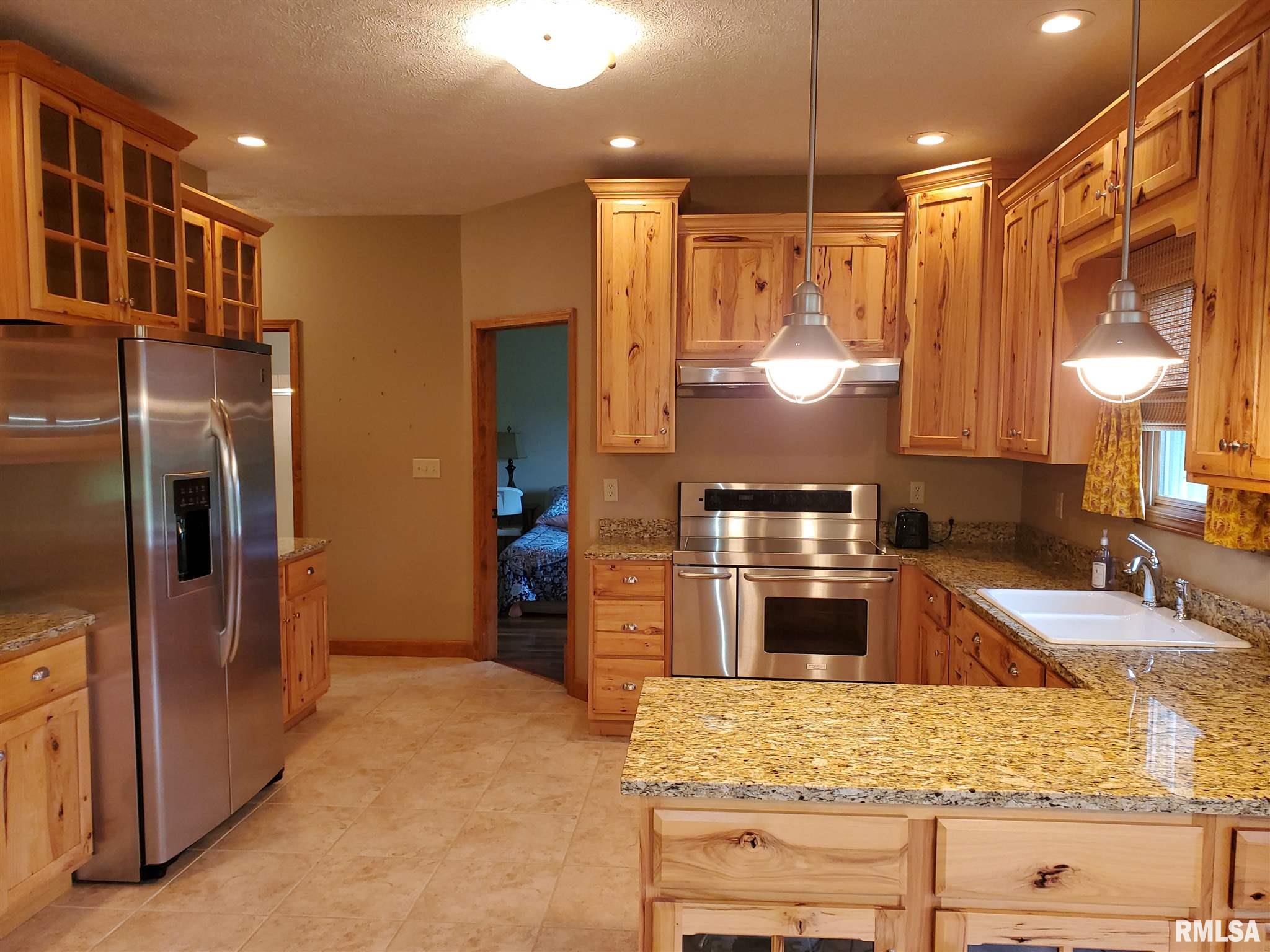 112 Consol Road Elkville, IL 62932 - Photo 8 of 39