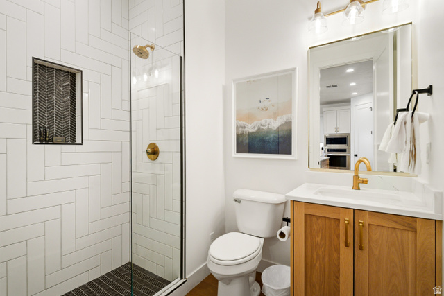 5482 Alice Blue Place St. George, UT 84790 - Photo 19 of 35 Ensuite bath 1 with additional door for common use