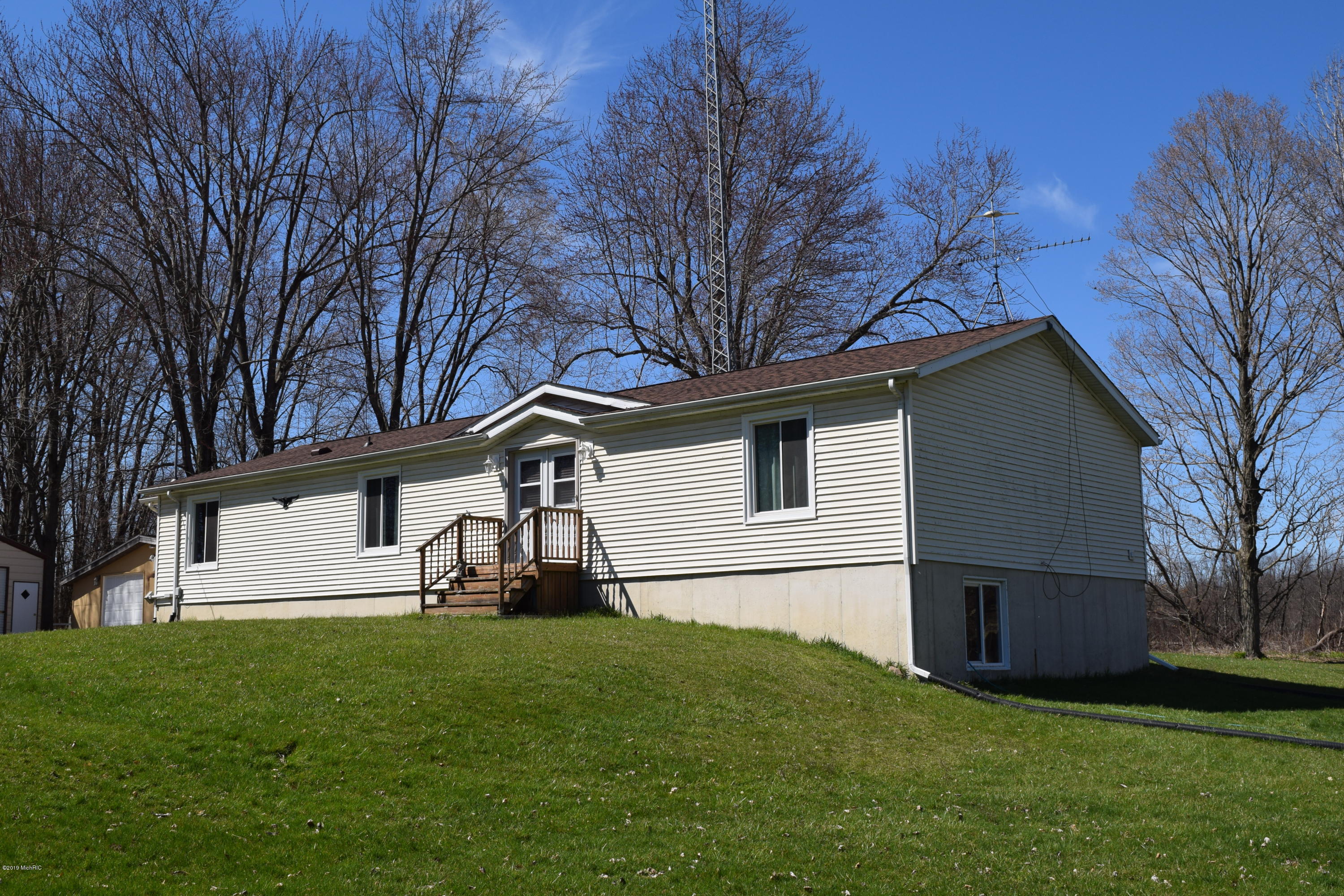340 Francisco Road Union City, MI 49094 - Photo 4 of 43 DSC_0452