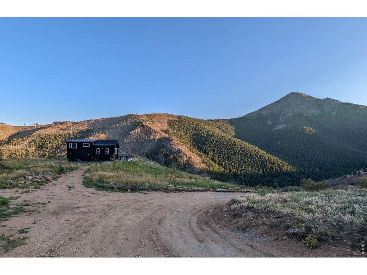 560 Emerson Gulch Road Boulder, CO 80302 - Photo 19 of 32 Springtime color