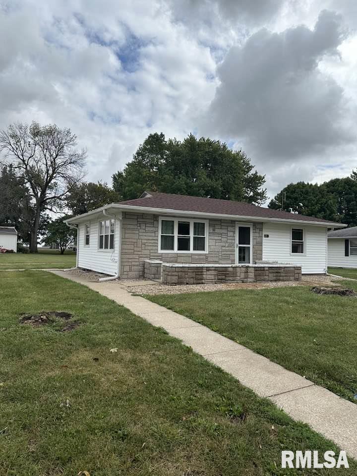 208 Congress Street Golden, IL 62339 - Photo 1 of 13 Gallery Image 1