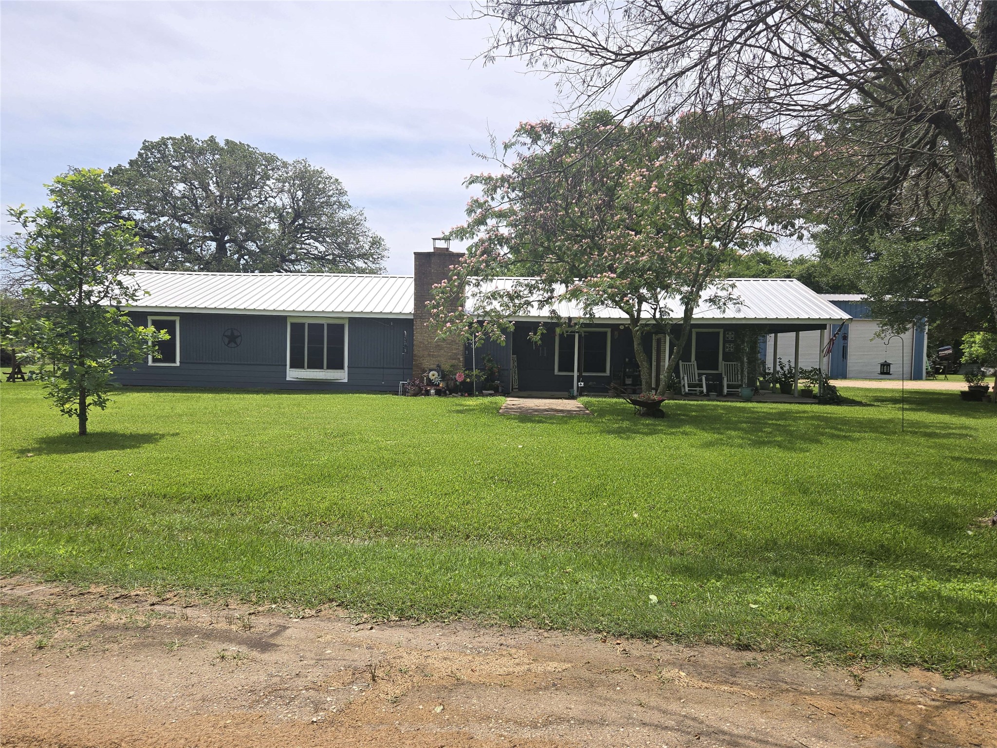 4450 Greenbriar Road Madisonville, TX 77864 - Photo 3 of 24