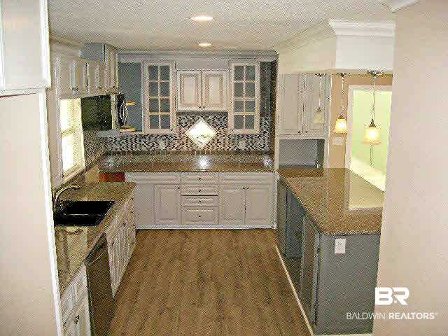 4157 Dickson Lane Mobile, AL 36618 - Photo 3 of 32